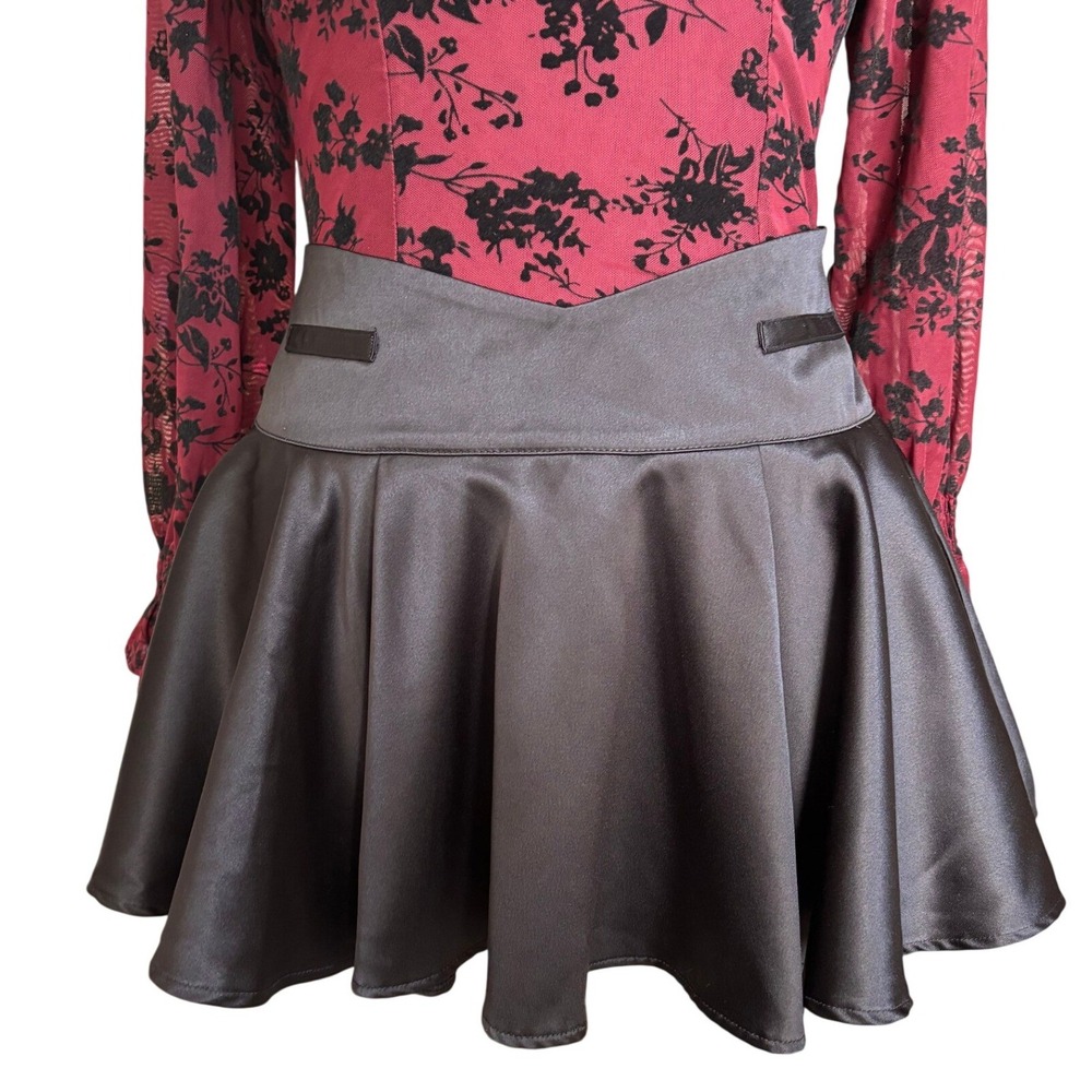 Satin Pleated V-Waist Mini Skirt Medium Black - Picture 2 of 3